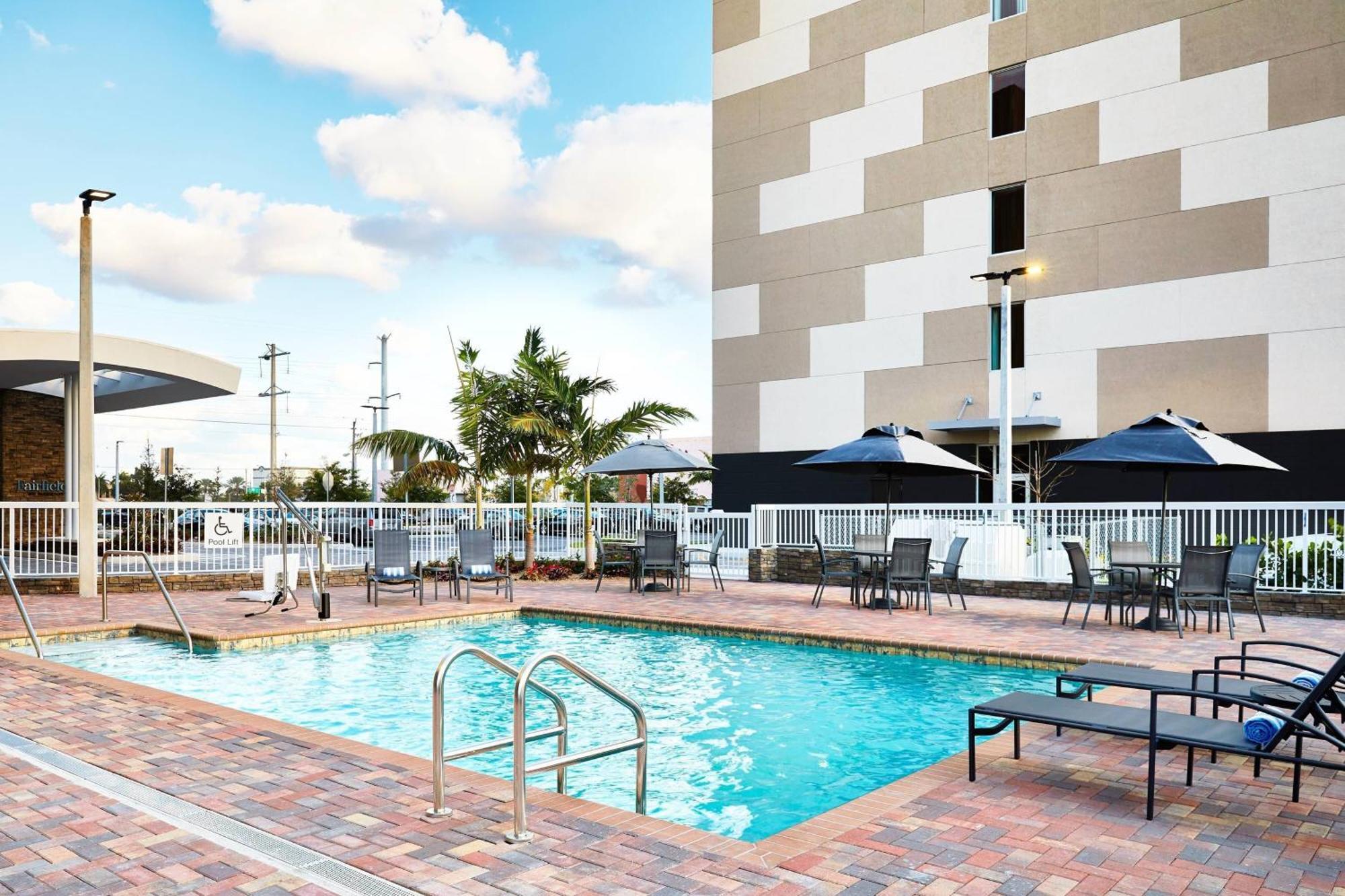Fairfield Inn & Suites By Marriott Miami Airport West/Doral Bagian luar foto